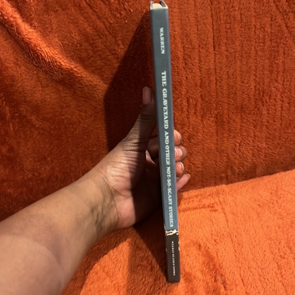 The graveyard and other not-so-scary stories ( copyright 1984 ) - Picture 3 of 7